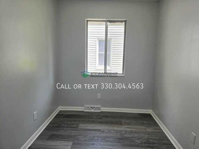 Building Photo - 2555 Edwin Ave