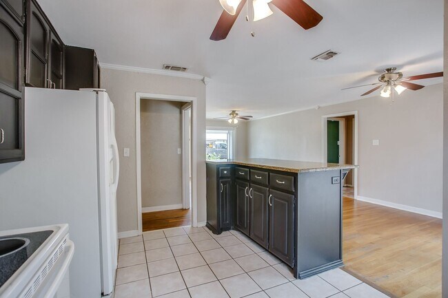 Building Photo - Pre leasing for fall 2026! 4/2 in Tech Terrace