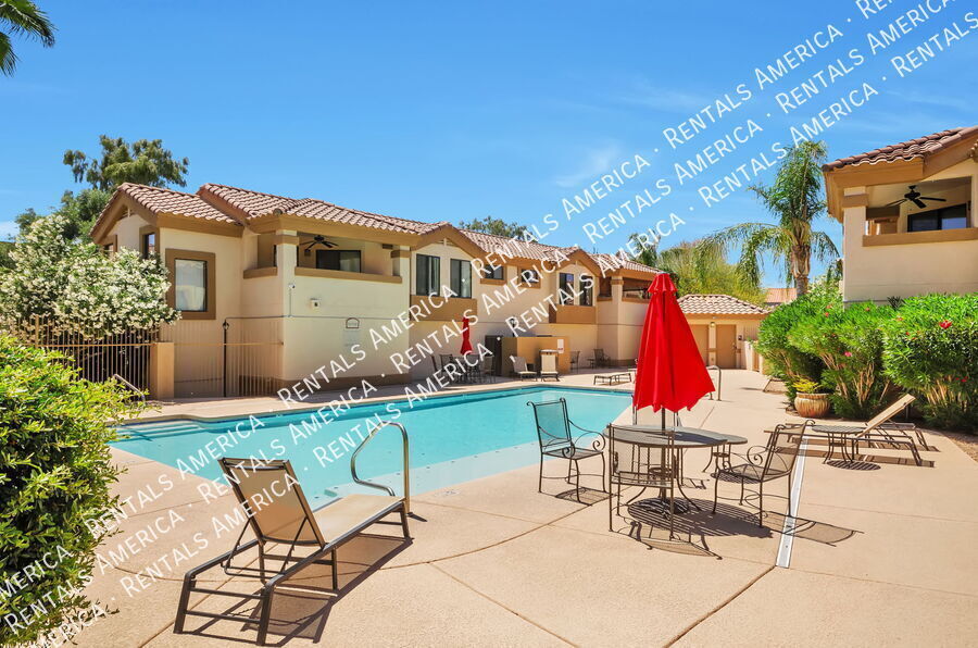 Building Photo - 2550 E River Rd