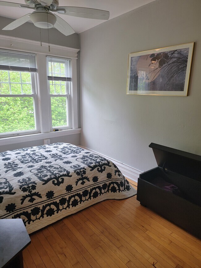 Building Photo - 2518 N Bernard St