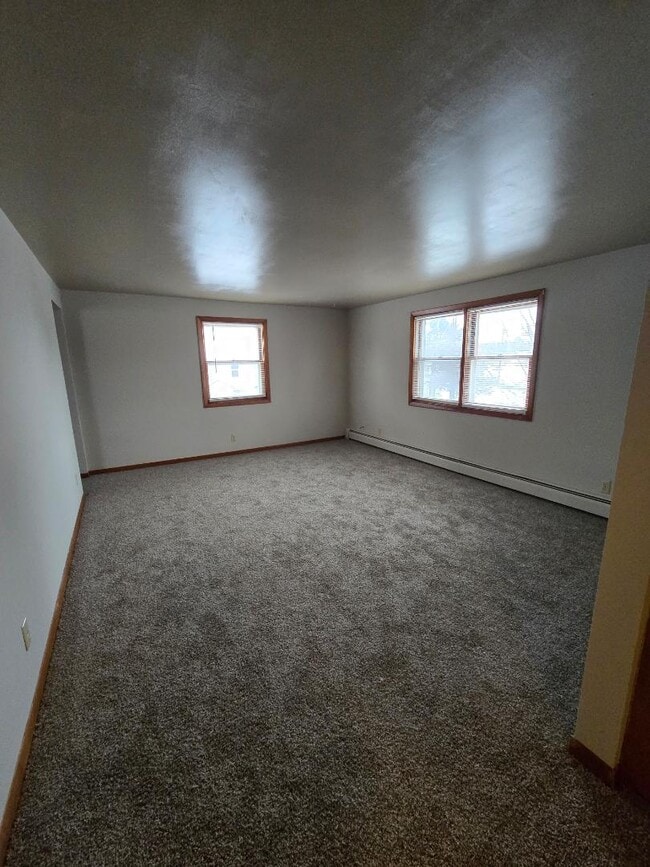 Building Photo - 210 Hendricks St