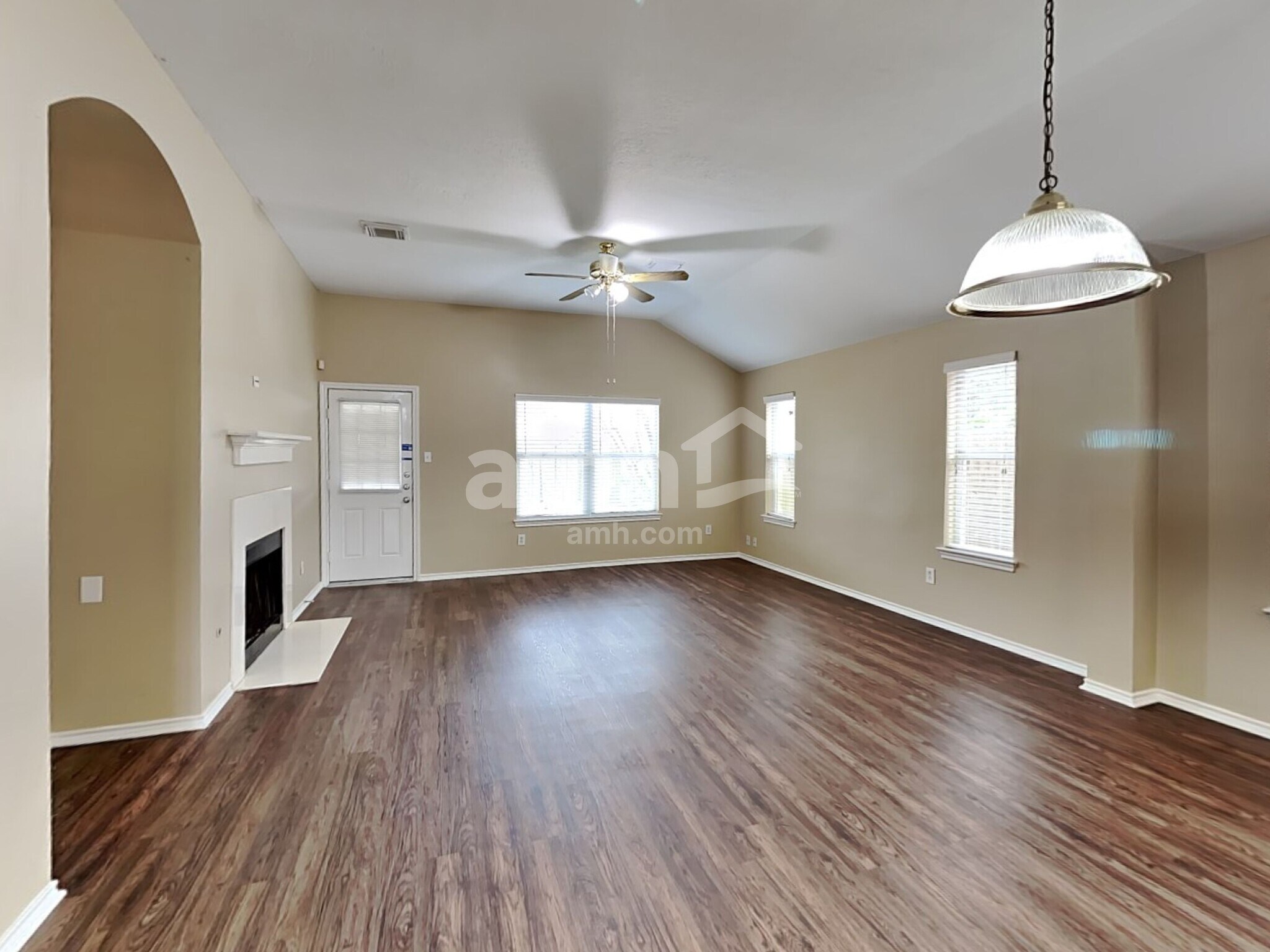 Building Photo - 1835 Manor Dr