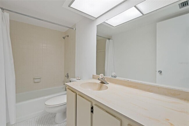 Building Photo - 2621 Cove Cay Dr
