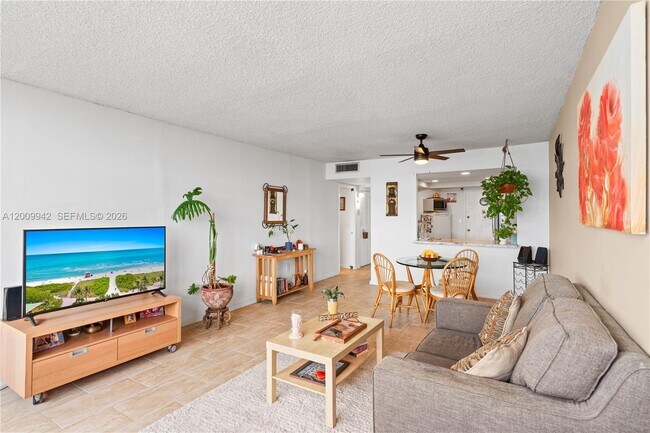 Building Photo - 1301 NE Miami Gardens Dr