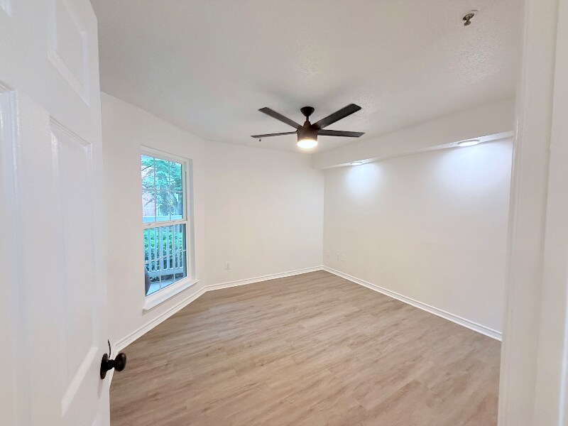 Building Photo - 1504 Lincoln Way