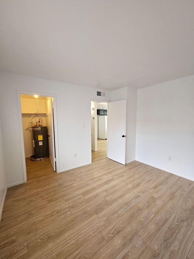 Building Photo - 1 Bedroom Condo - Old Town Scottsdale/ASU ...