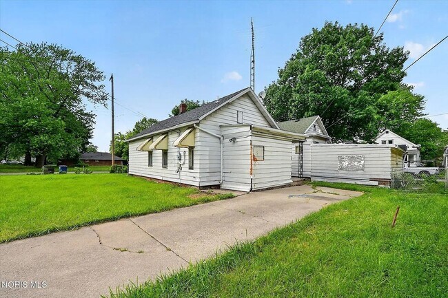 Building Photo - 2938 Chase St