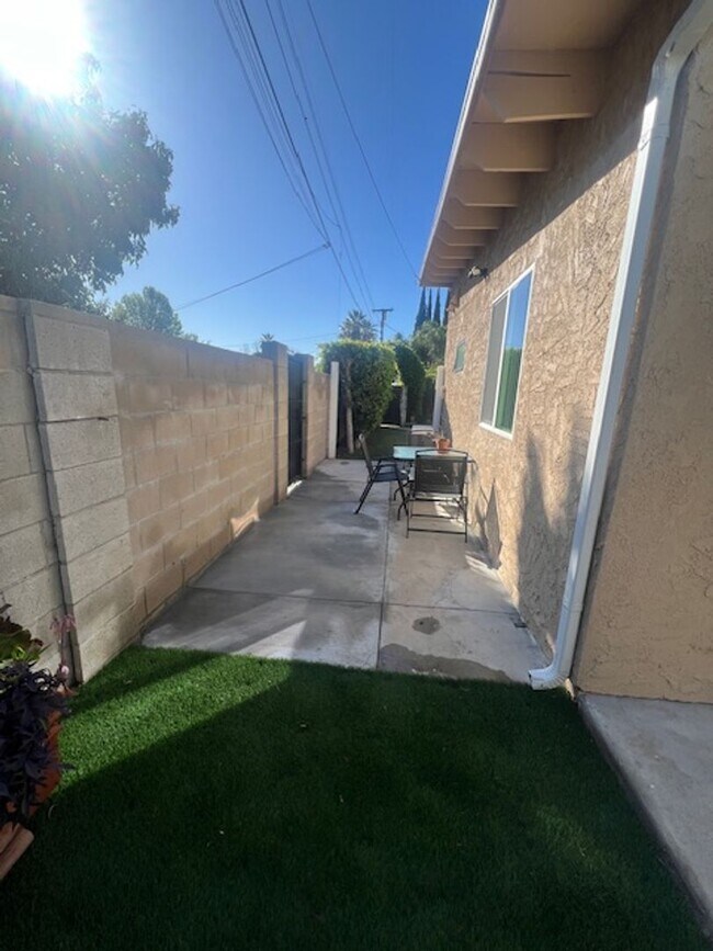 Building Photo - Beautiful, Single ADU located in Reseda! Ready for Move-In!