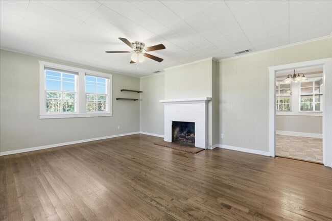 Building Photo - Charming 3-Bedroom Home with Large Fenced Yard in Richmond Hill!