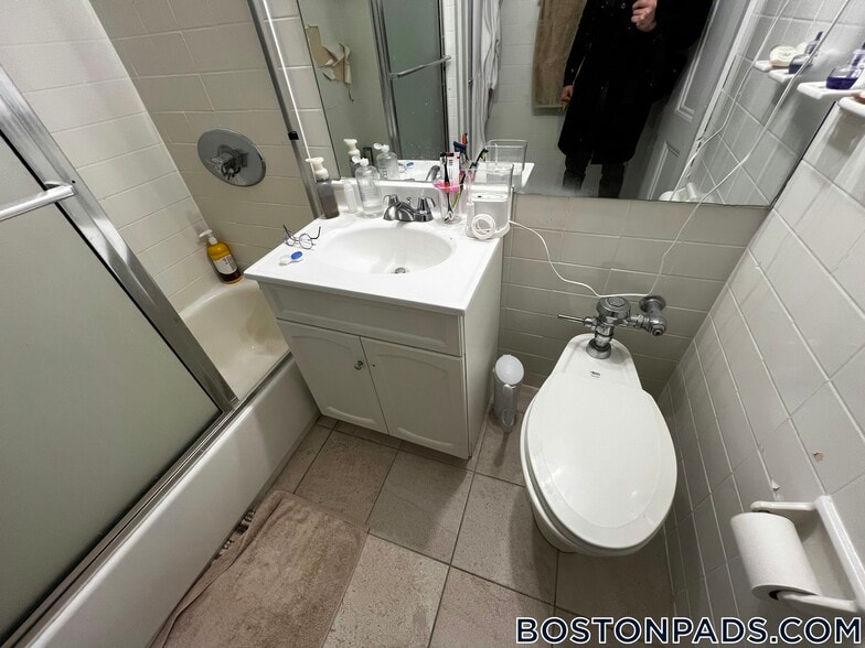 Building Photo - 62 Boylston St