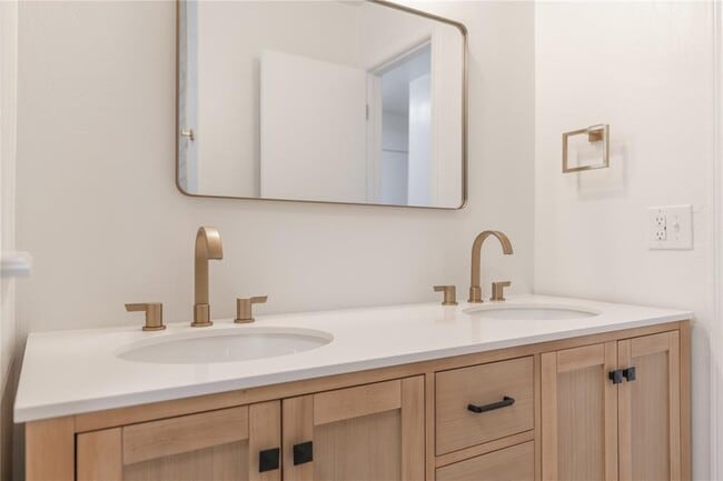 Building Photo - 5124 NW 19th Terrace