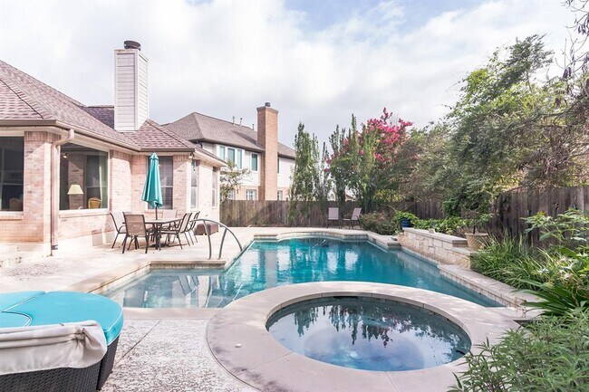 Building Photo - 5221 China Garden Dr