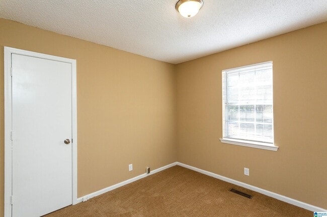 Building Photo - 3001 Sartain Dr