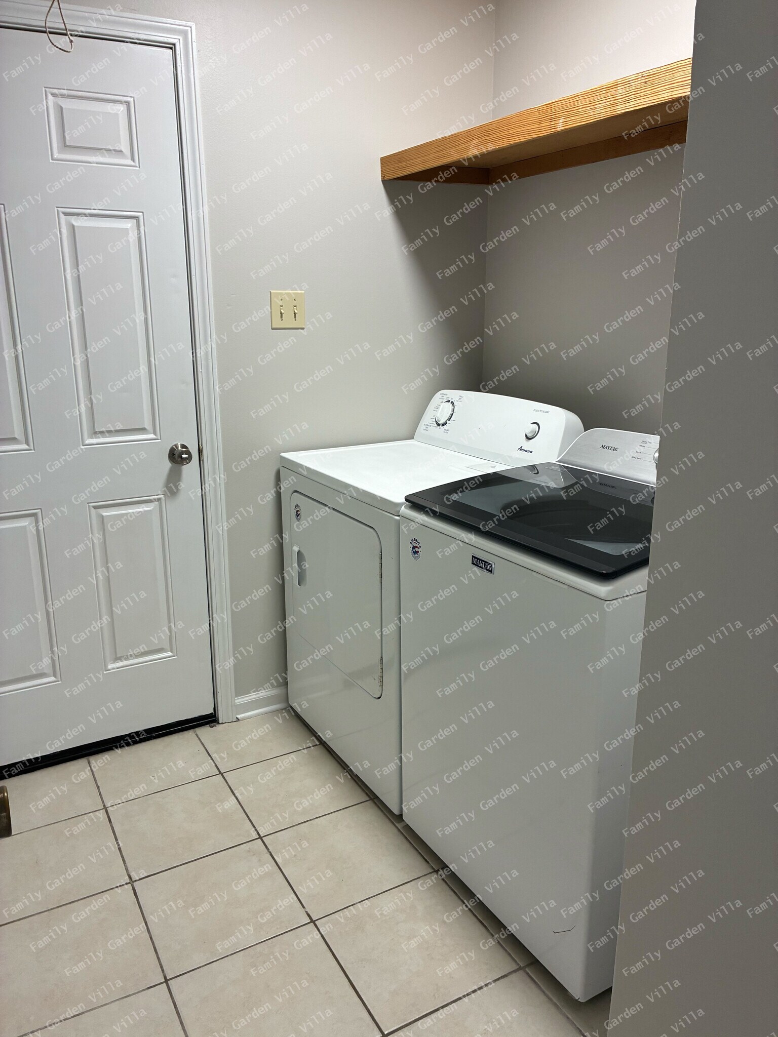 Building Photo - 338 Gloria St