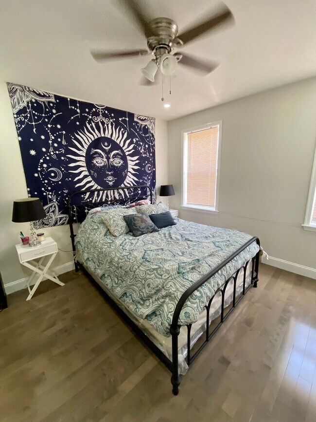 Building Photo - Beautiful 2-Bedroom Townhouse in Point Bre...
