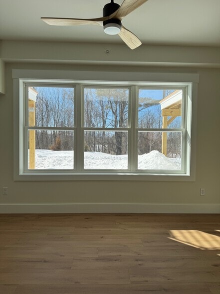 Building Photo - 404 Main St