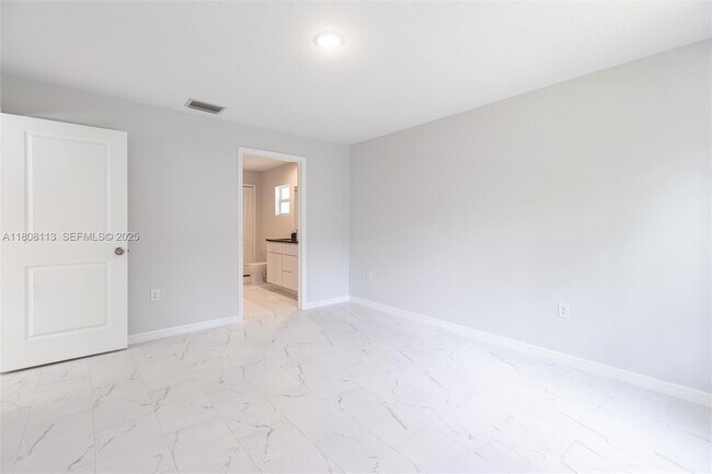 Building Photo - 2006 Rosa Ct