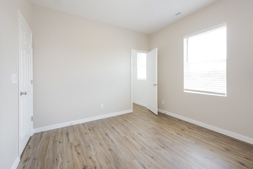 Building Photo - 14937 Melco Ave