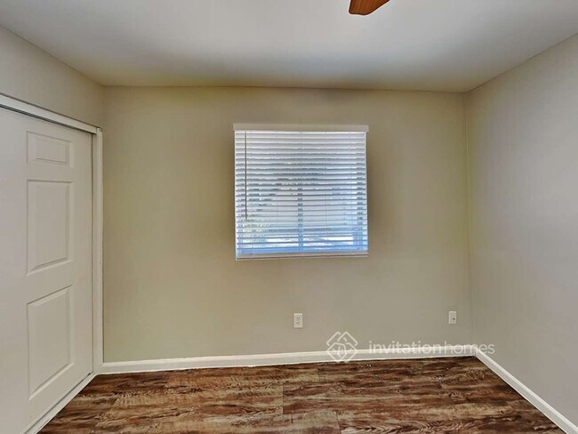 Building Photo - 1411 W Impala Ave
