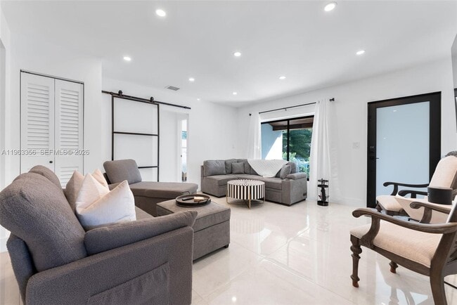 Building Photo - 231 NE 45th St