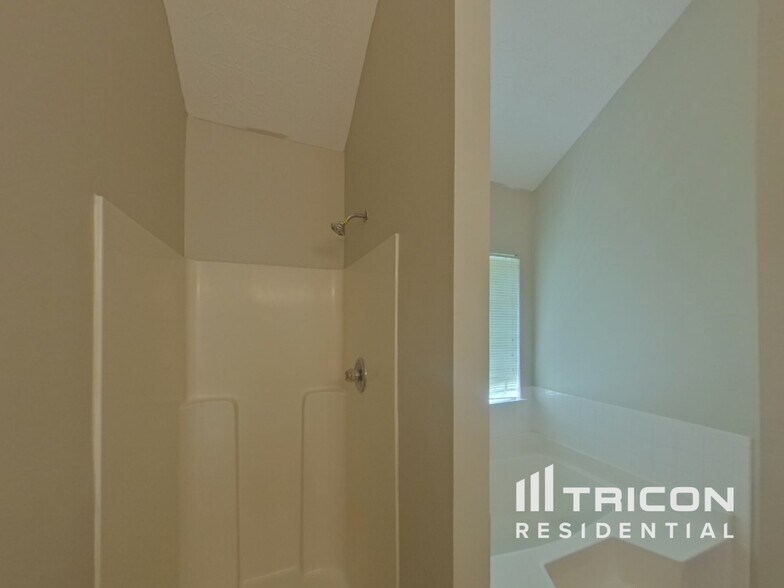 Building Photo - 1152 St Phillips Ct