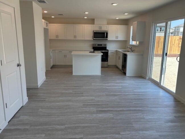 Building Photo - Brand new DR Horton Solar Smart Home