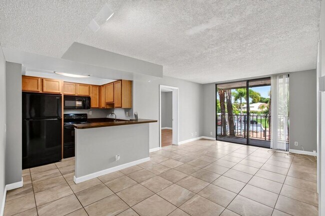 Building Photo - TWO BEDROOM TWO BATHROOM!! WATERFRONT COMMUNITY!!