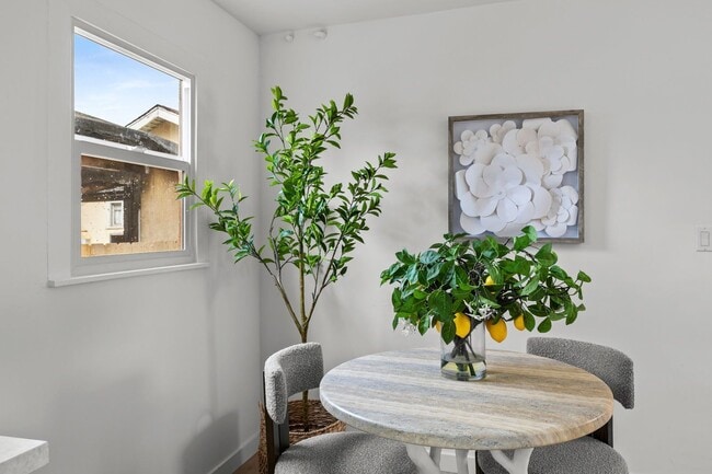 Building Photo - 1510 W 52nd St