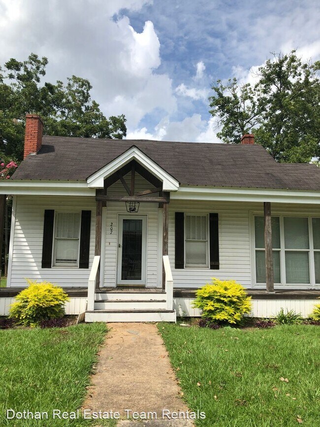 1 br, 1 bath House 207 E. Mill Street 207 E Mill St Hartford AL