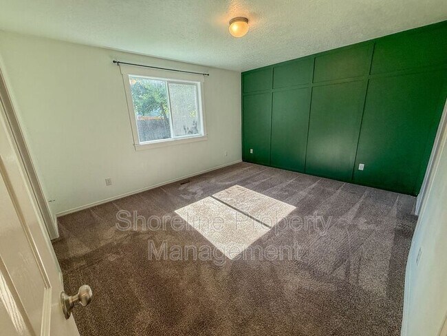 Building Photo - 3420 N Oakstone Ave