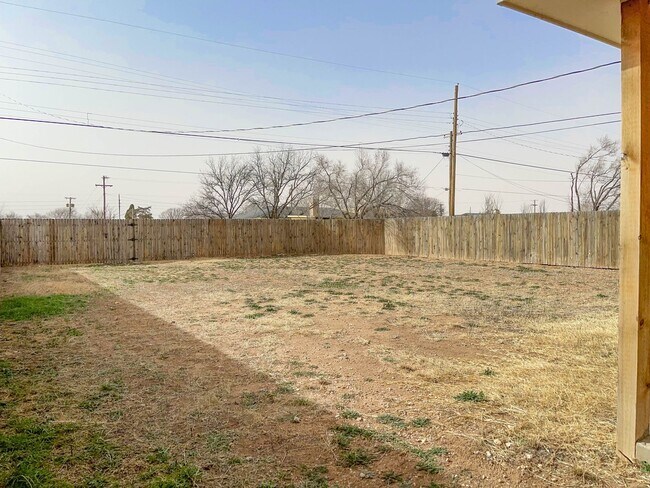 Building Photo - Savor the Sophistication of This Lovely 3-Bedroom!