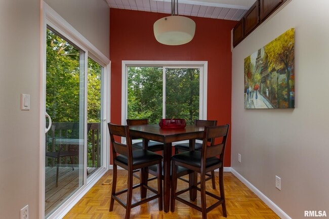 Building Photo - 4640 5th Ave