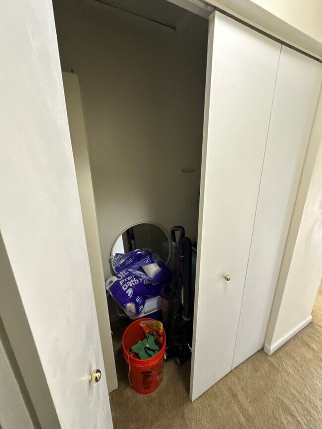 Building Photo - 215 Pheasant Run Dr