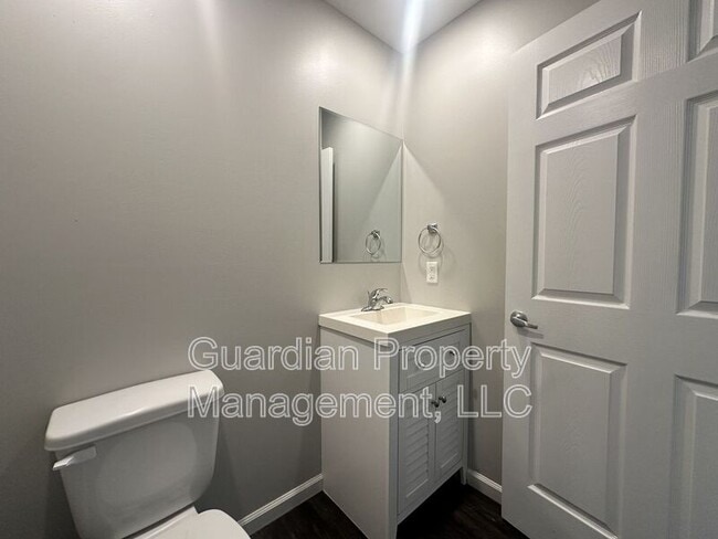 Building Photo - 1800 Sun Valley Rd