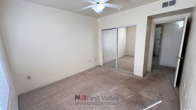 Building Photo - 3 Bedrooms, 2 Baths and a Single Car Garage