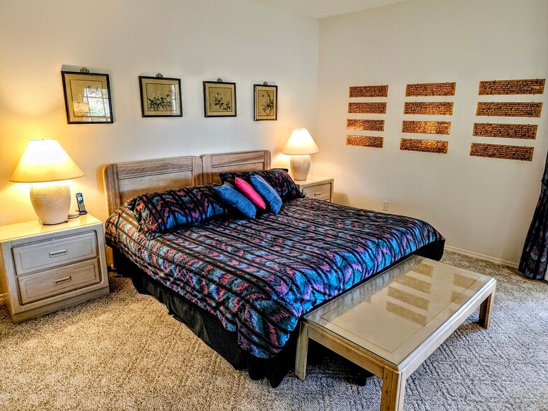 King size bed with latex mattress - 106 Siena Way