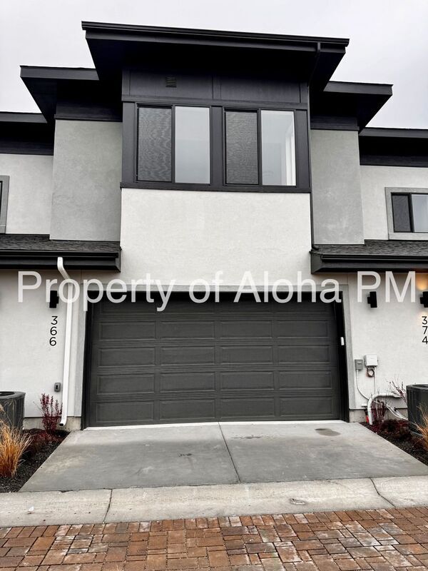 Building Photo - 366 E Presidio Ln