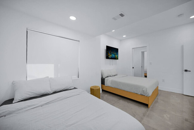 Building Photo - 112 NW 53rd St