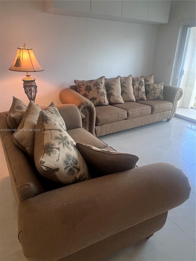 Building Photo - 400 N Riverside Dr