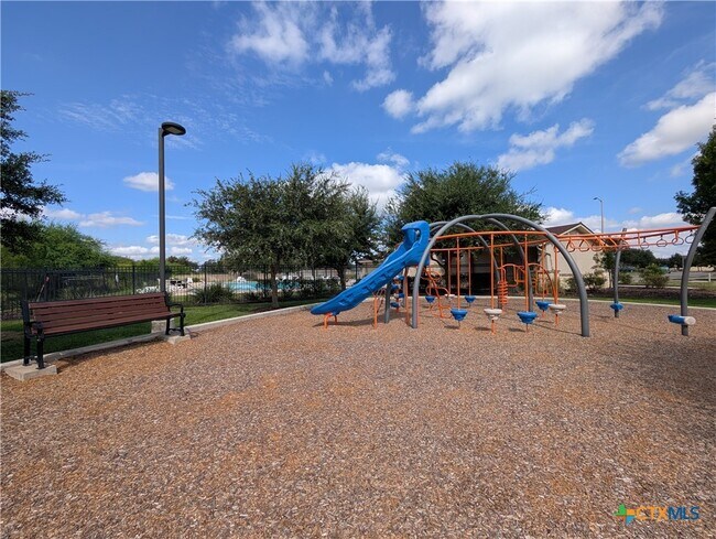 Building Photo - 212 Oak Creek Way
