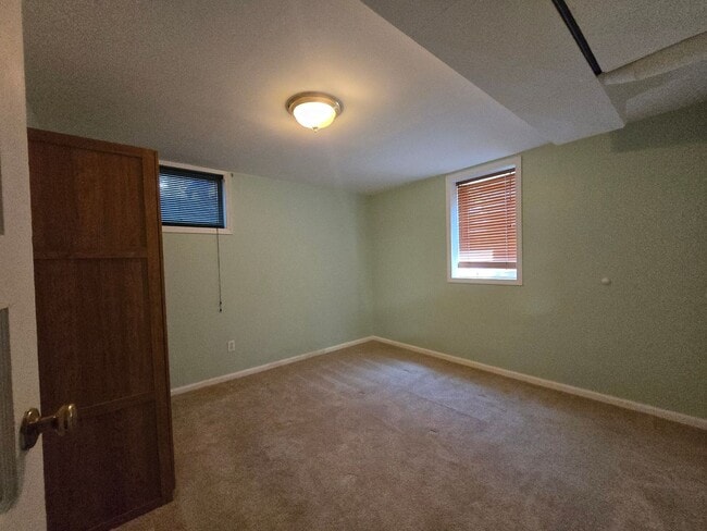 Building Photo - Spacious 4 Bedroom Home with Solar Panels, Fully Fenced Yard on Rimrock Rd