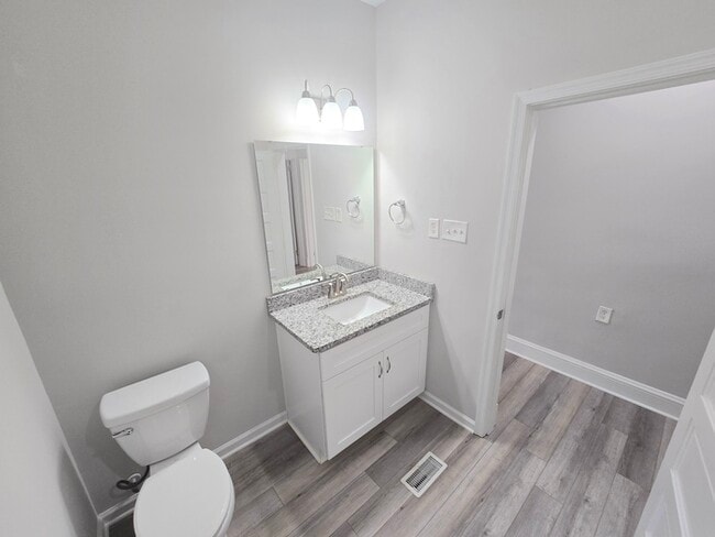 Building Photo - RENOVATED 3 BEDROOM HOME FOR RENT IN OAKWO...