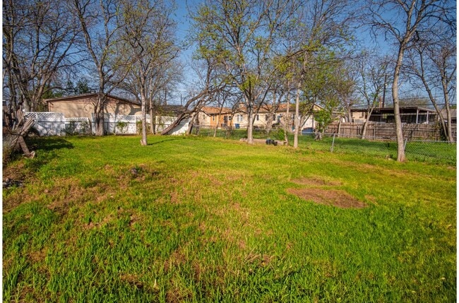 Building Photo - Great Home Near AT&T Center and Downtown!