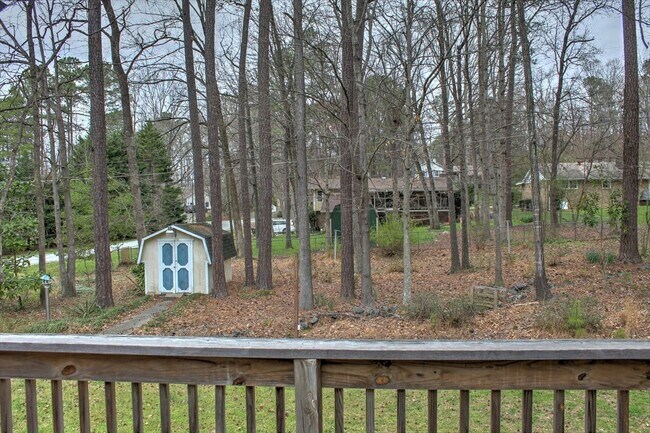 Building Photo - Well maintained ranch home available June ...