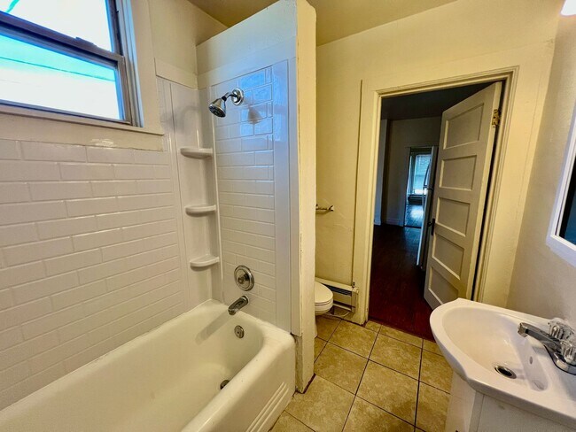 Building Photo - 323 Whiteriver Ave