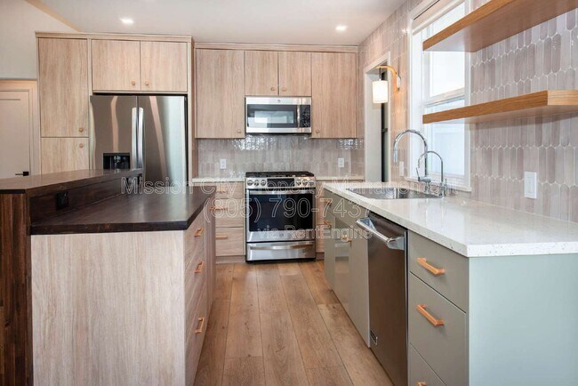 Building Photo - 337 E Calle Laureles