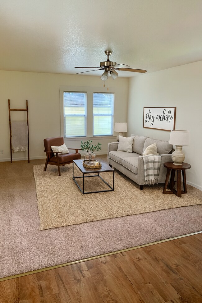 Building Photo - 1 Bedroom House