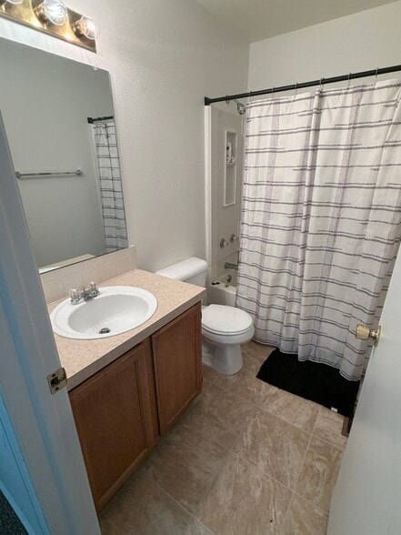 Bath 2 Upstairs - 2124 3rd St SW