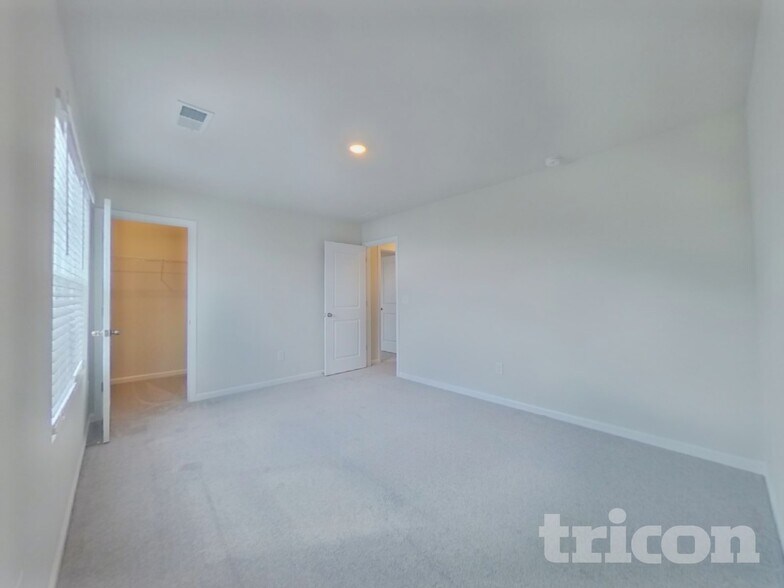 Building Photo - 1426 Cattleman Acrs Dr