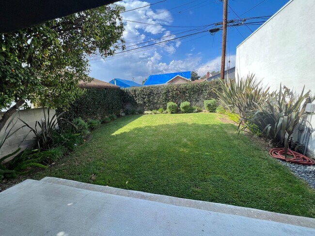 Building Photo - NEWER  SMART HOUSE 4BD*4BA*TOWNHOME*HWFLS*WASHER/DRYER IN UNIT* YARD*BALCONY*STAINLESS APPLIANCES...